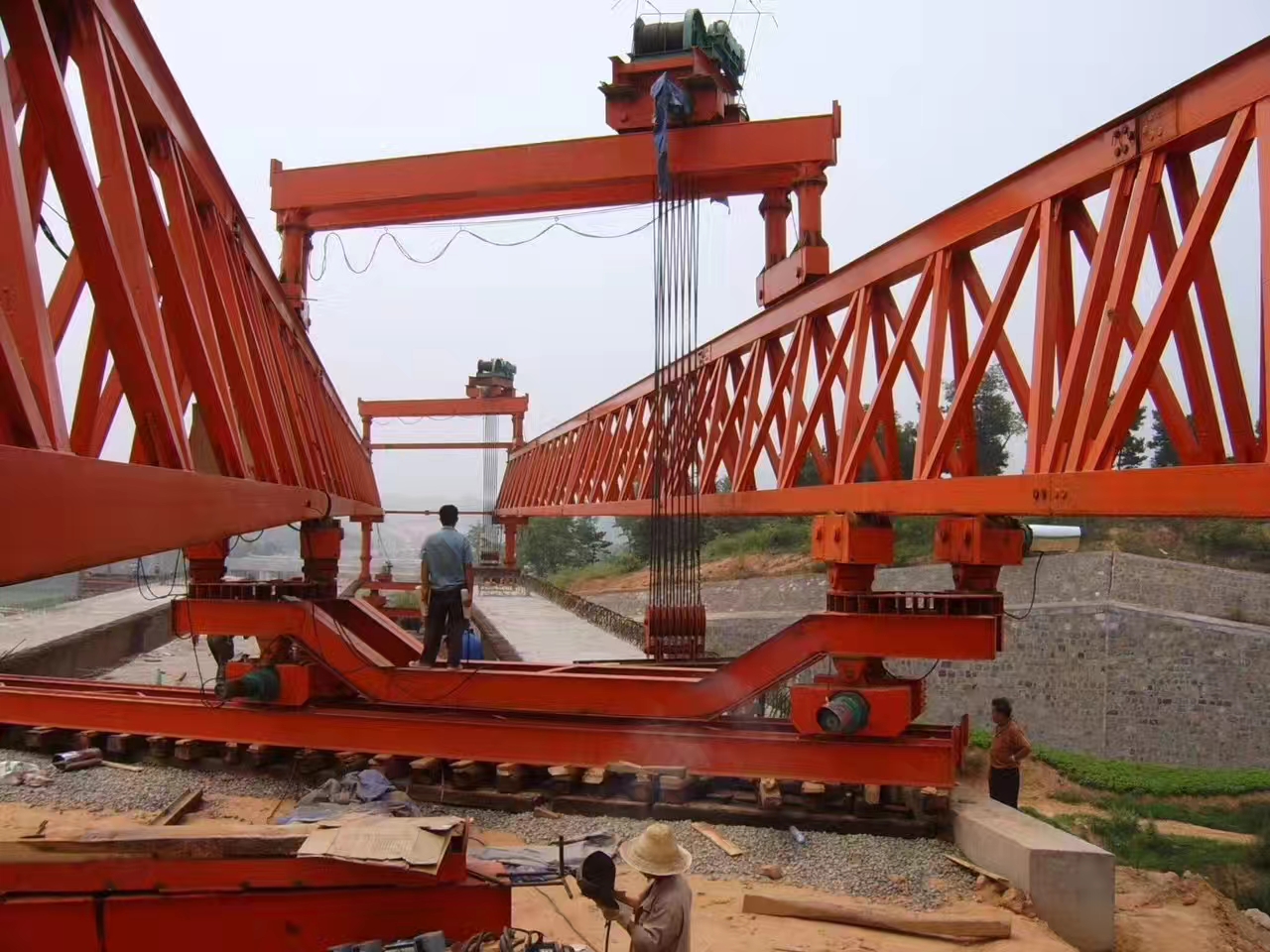 河南洛阳架桥机厂家 一键驭臂 智调模形——液电控制系统撑起造桥机自动化核心