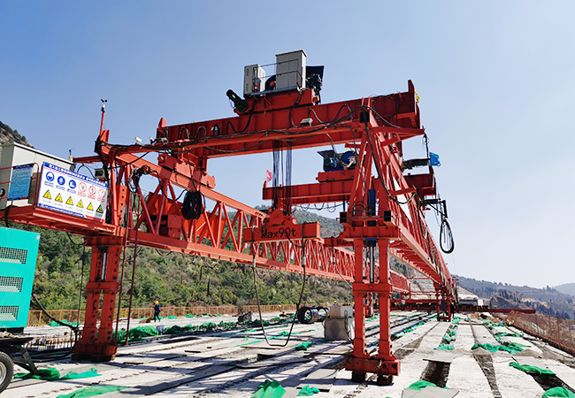 陕西宝鸡架桥机厂家 智驾无界 破障前行：铁路架桥机无人化架桥的探索与攻坚