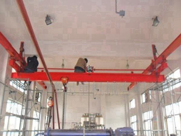 贵州黔东桥式起重机厂家 一文读懂绝缘桥式起重机：高危带电环境的安全吊装守护者