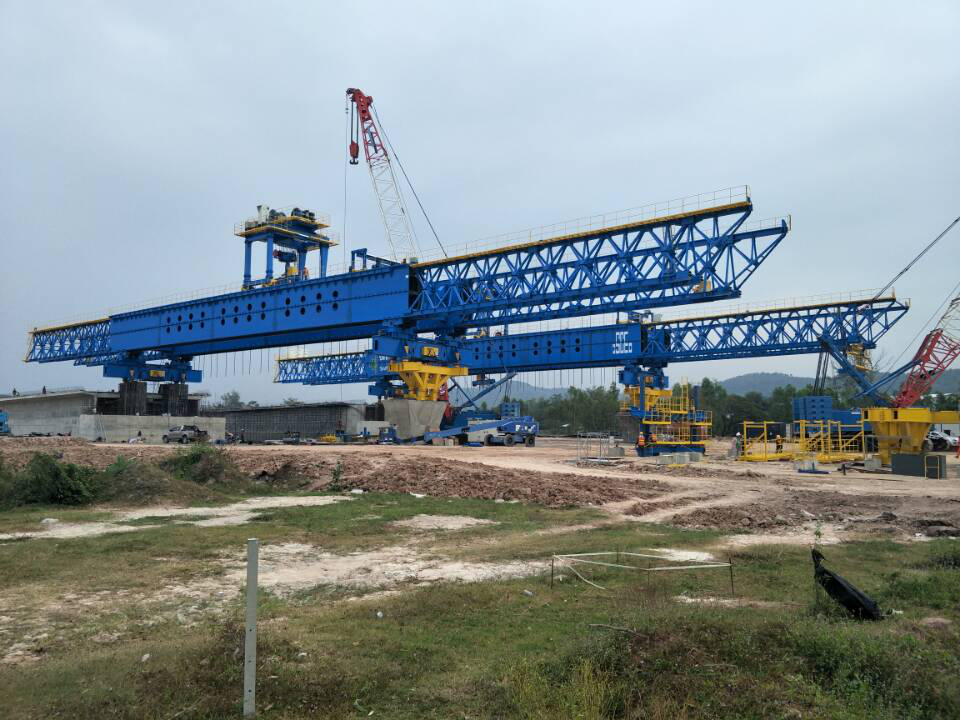 甘肃平凉架桥机厂家 钢铁接力 协同筑桥：双悬臂架桥机与提运设备的作业联动之道