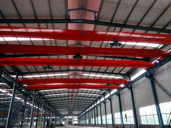 湖南岳阳桥式起重机厂家 变频赋能 稳驭长空——双梁桥式起重机变频调速技术的应用与优势