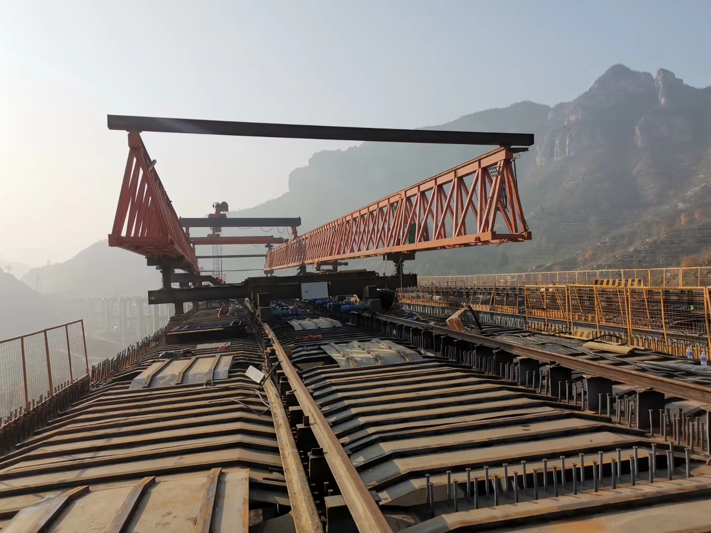 河南商丘架桥机厂家 智控三维赋能：双导梁架桥机的精准施工新范式